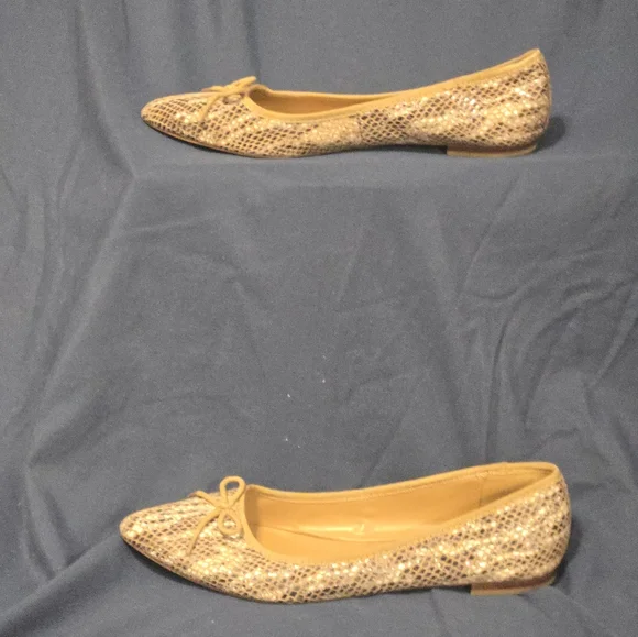 Banana Republic Snakeskin Flat Dress Shoes - Bow Detail - Size 7 - Picture 2 of 9